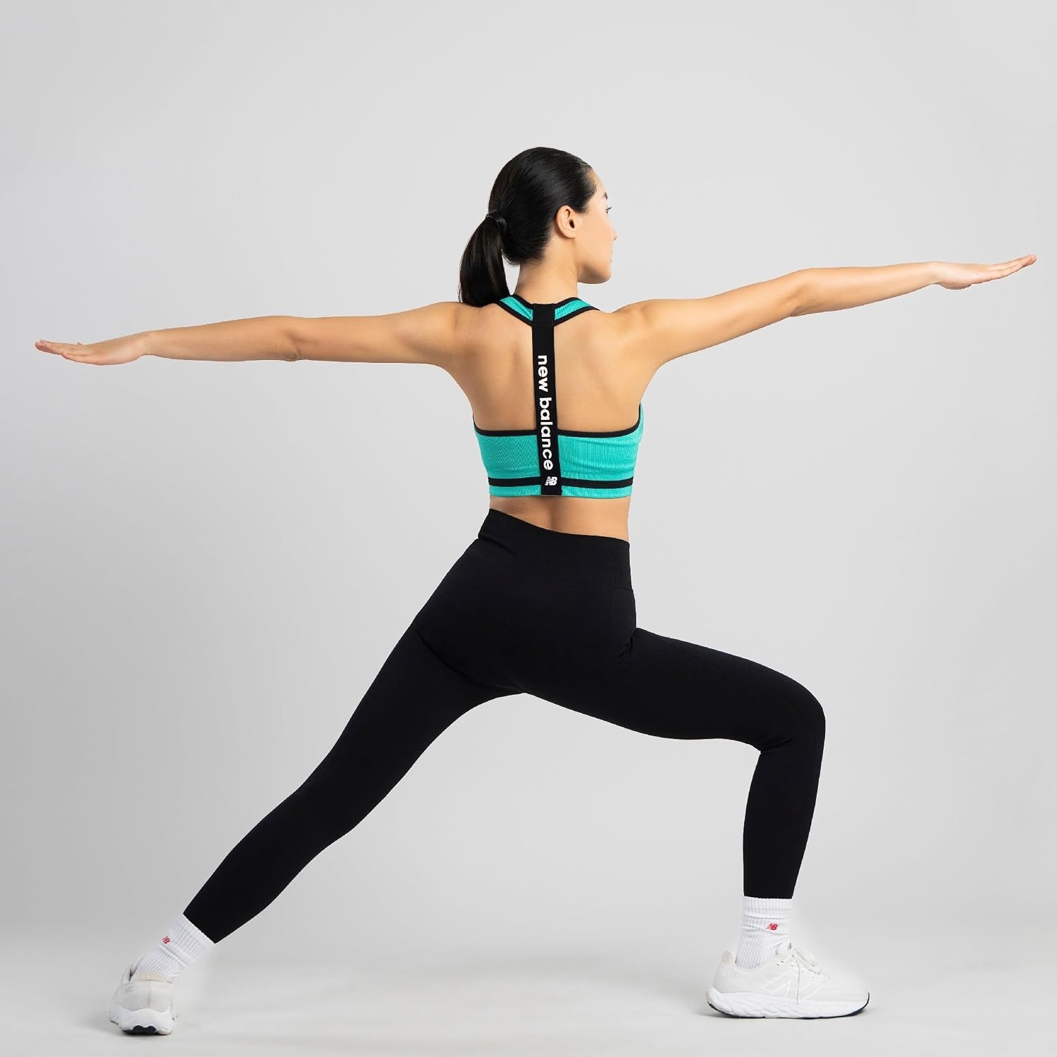 image:imageNew Balance Seamless Wirefree VNeck TBack Racer Sports Bra with Allover TextureAlpha Pink